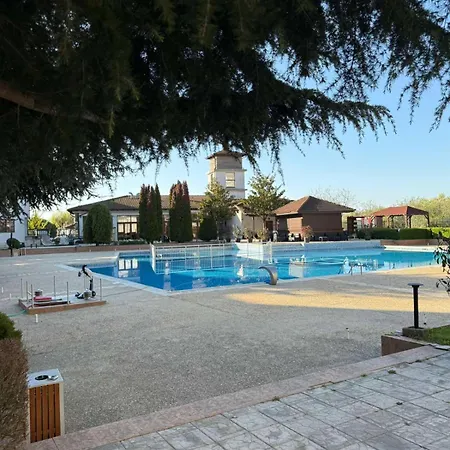 Harmony Hills Tomovi G33 * روغاشيفو