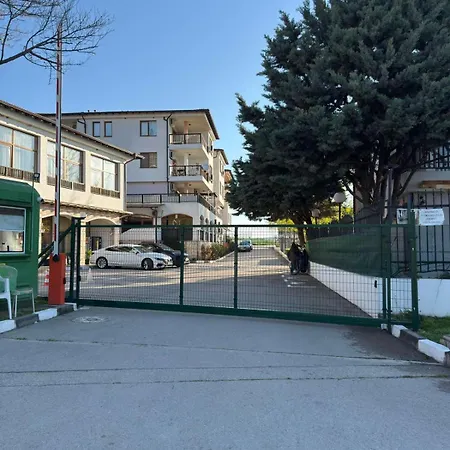 Harmony Hills Tomovi G33 * روغاشيفو