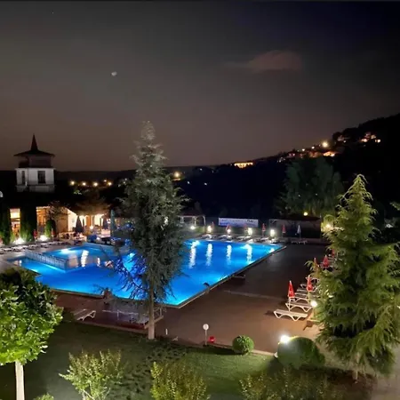 Harmony Hills Tomovi G33 * روغاشيفو